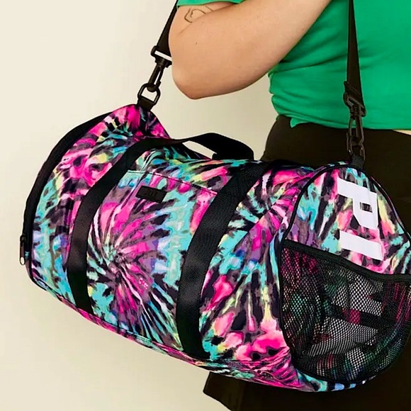 PINK Victoria's Secret Handbags - PINK Victoria’s Secret
EVERYDAY DUFFLE